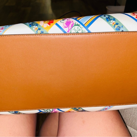 Tory Burch Authentic - Picture 4 of 5